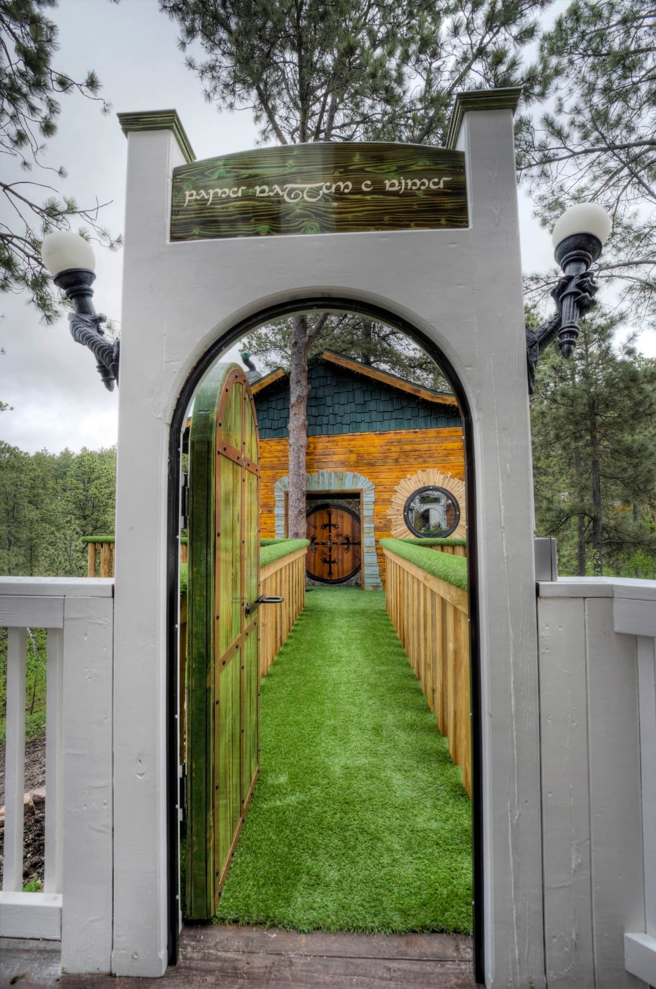 ¡La estancia incluye unas fabulosas pantuflas con estilo muy Hobbit!