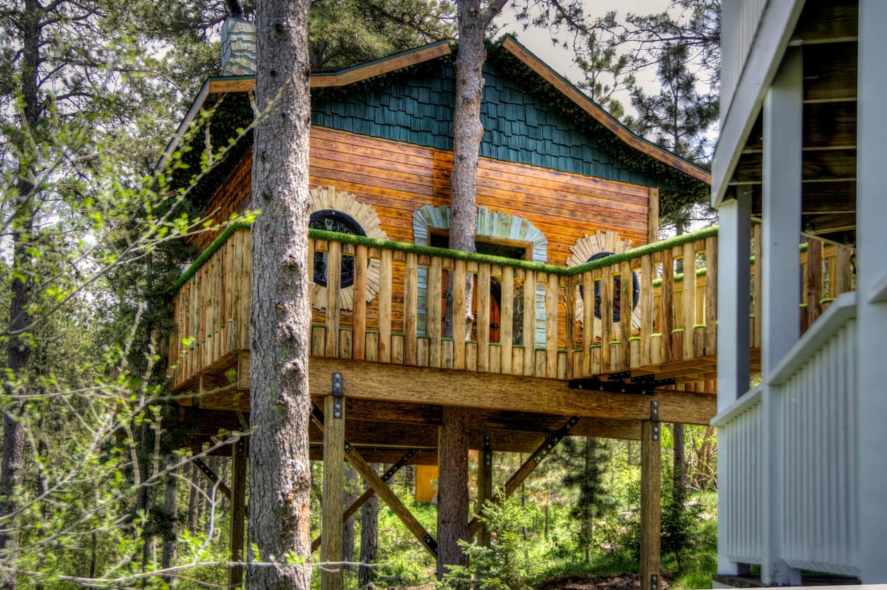 Este espacio fantástico se encuentra en una propiedad de seis acres.