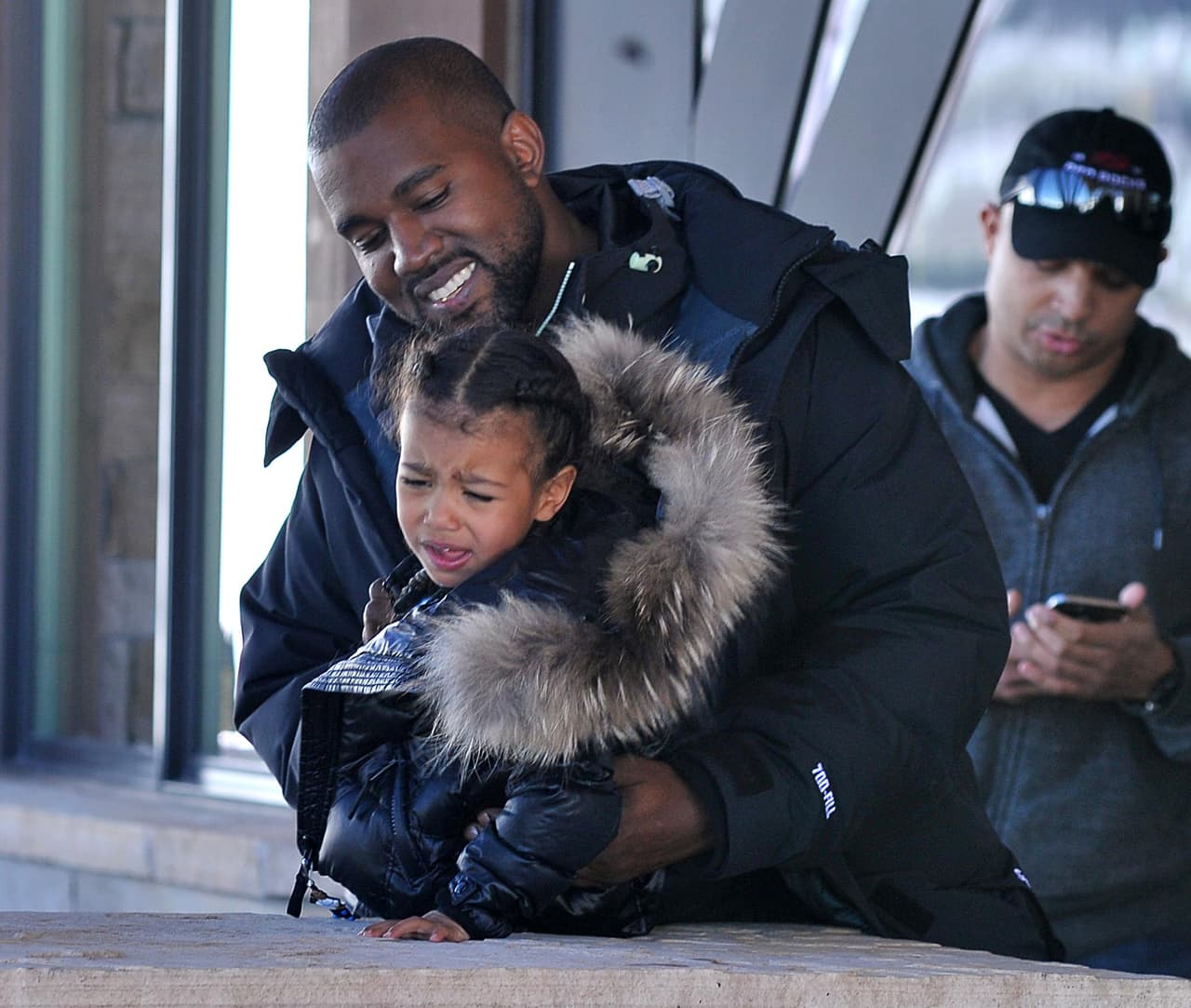 ¡Es un papá molestón!