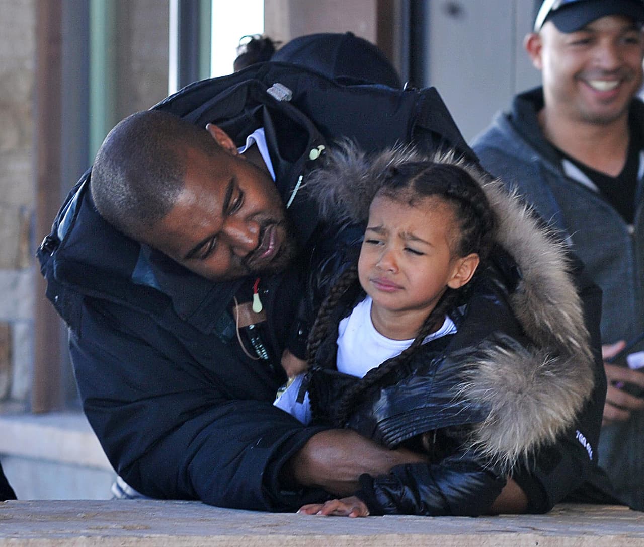 A Nori no le hacía nadita de gracia su papá.