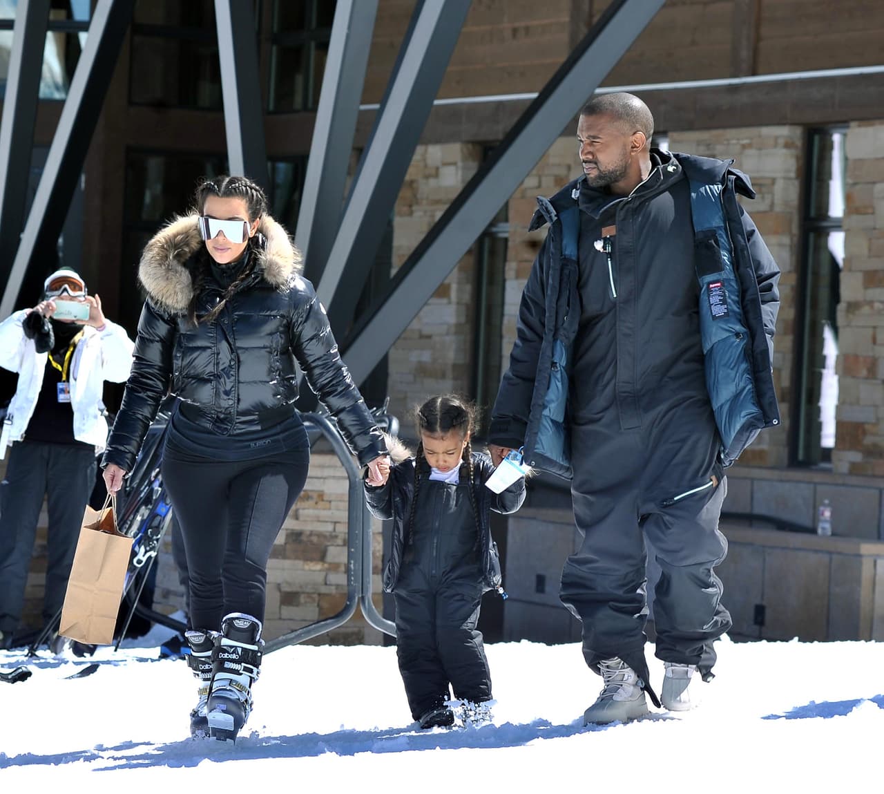 Lo que molestaba a Nori se olvidó en unos instantes.