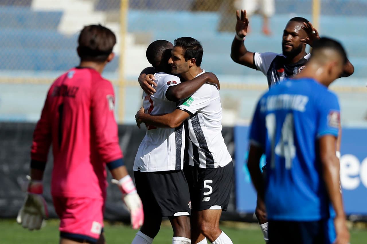 Costa Rica hizo la tarea en el Cuscatlán y está más vivo que nunca en la Eliminatoria de Concacaf rumbo a la Copa del Mundo de Qatar 2022.