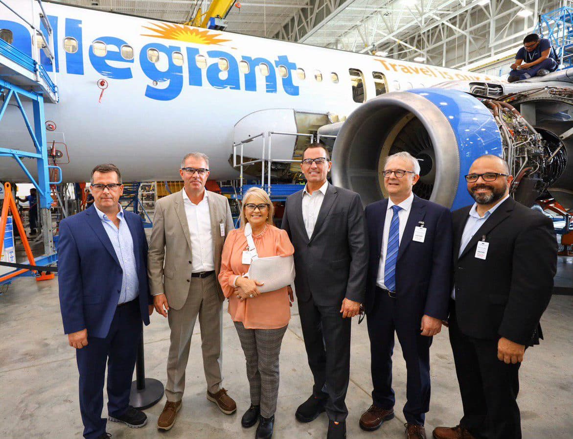 Wanda Vázquez visita instalaciones de Lufthansa Technik Puerto Rico