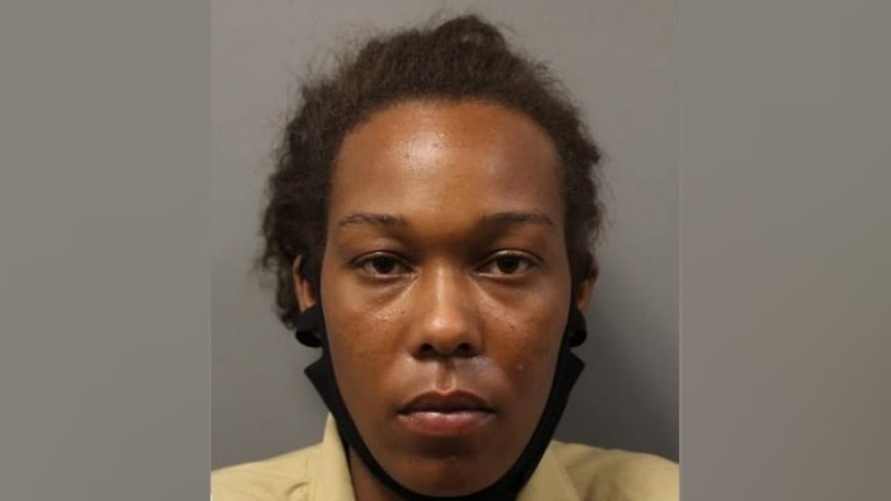 Una madre mató a su hija de hambre y luego la tiró a la basura: ella misma lo reconoció