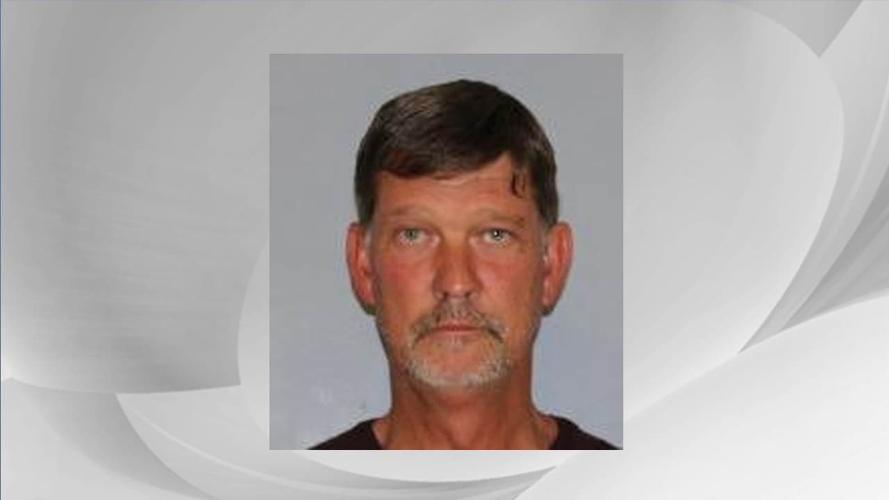 Alguacil: Maestro de Georgia sostuvo relación impropia con una estudiante más de 30 años menor