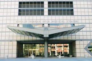 Funcionarios del hospital advirtieron al Departamento de Salud del Condado de Los Ángeles, tan pronto como detectaron la bacteria en sus instalaciones.
