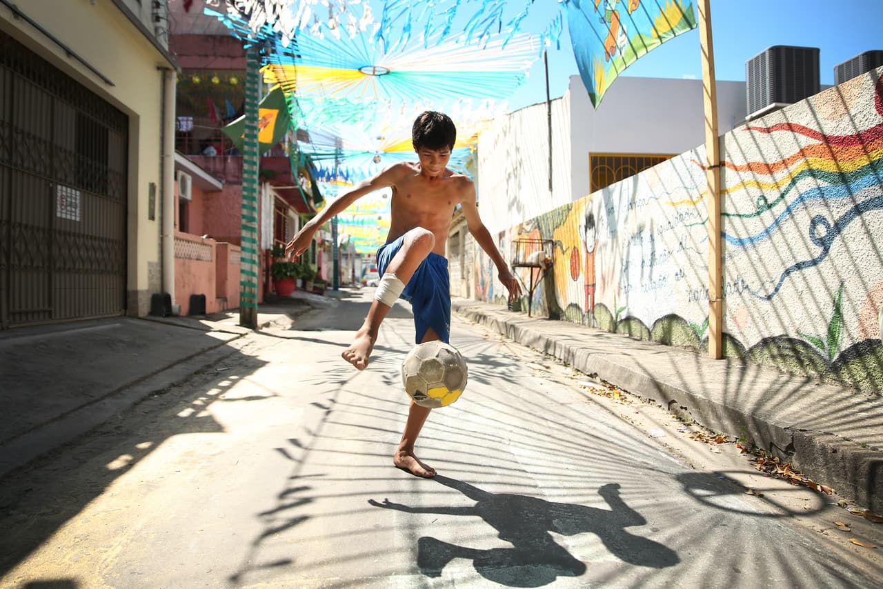 GIFs - Impresionantes pases de fútbol callejero en Los Angeles