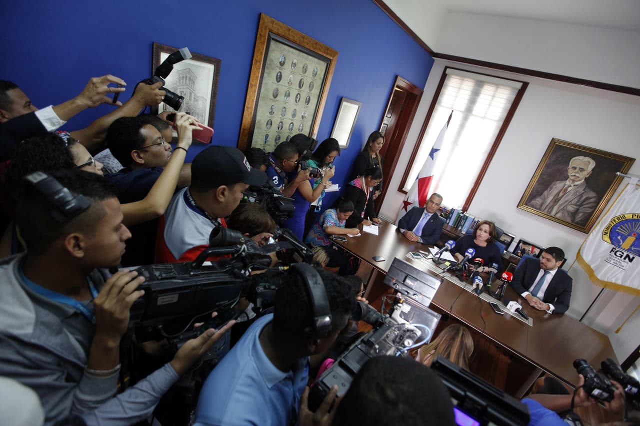 La procuradora general de Panamá, Kenia Porcell, mientras informaba que formuló cargos por blanqueo de capitales a las primeras 17 personas vinculadas a los sobornos pagados por Odebrecht en el país.