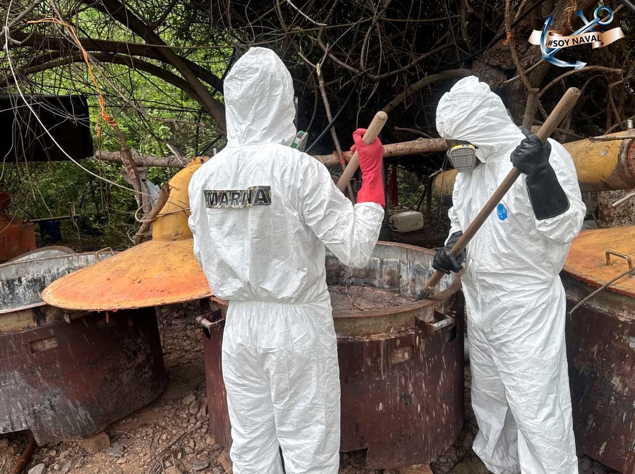 También, 
<b>1,625 kilogramos de precursores químicos</b> sólidos.