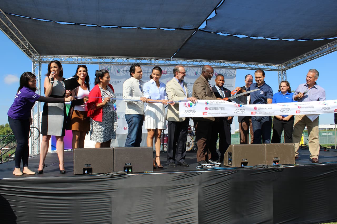 Miles se dieron cita en la séptima edición de la Feria de Educación que se festejó en Cal State Dominguez Hills. Te compartimos fotos de la concurrida celebración escolar.