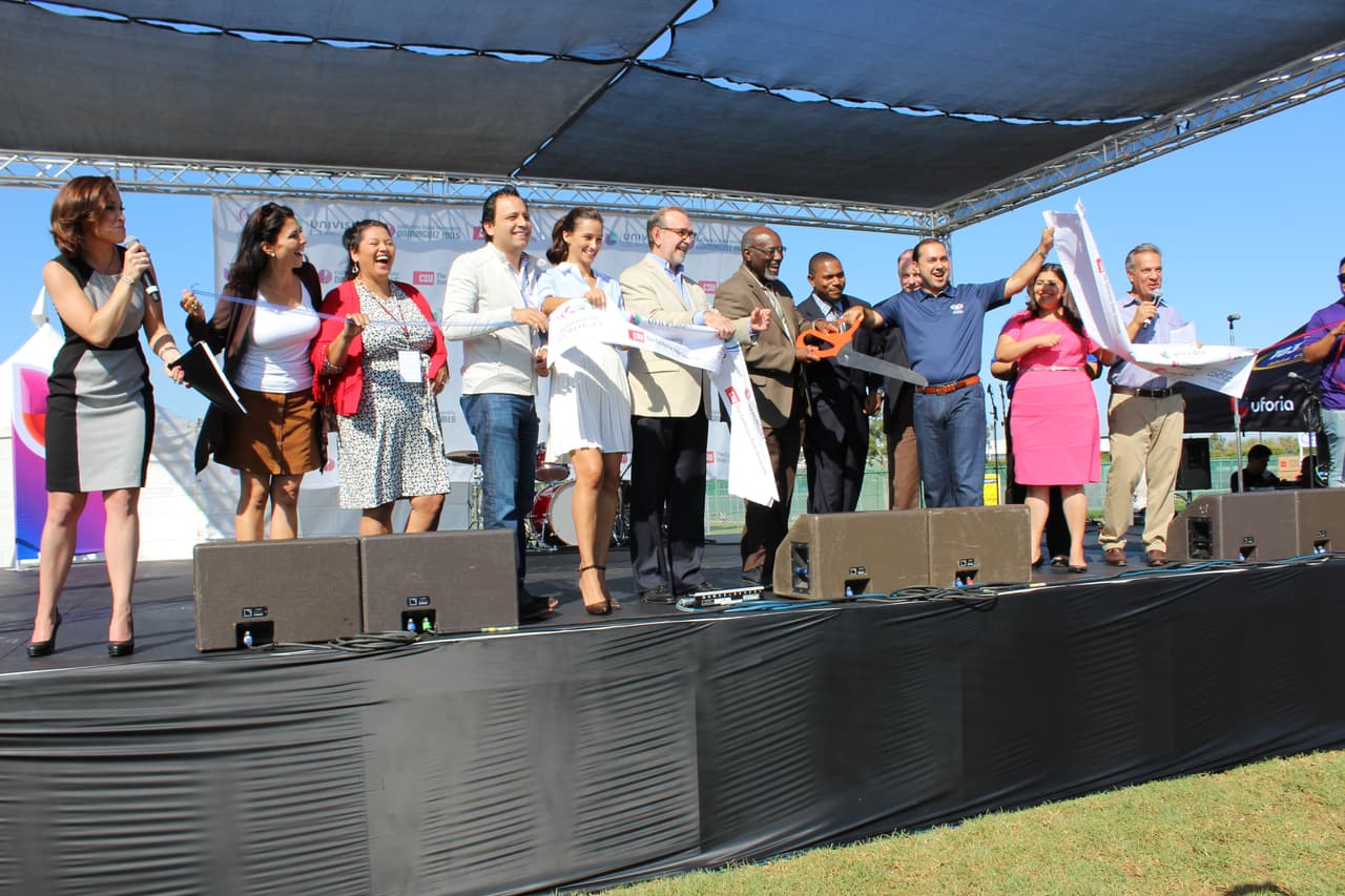Miles se dieron cita en la séptima edición de la Feria de Educación que se festejó en Cal State Dominguez Hills. Te compartimos fotos de la concurrida celebración escolar.