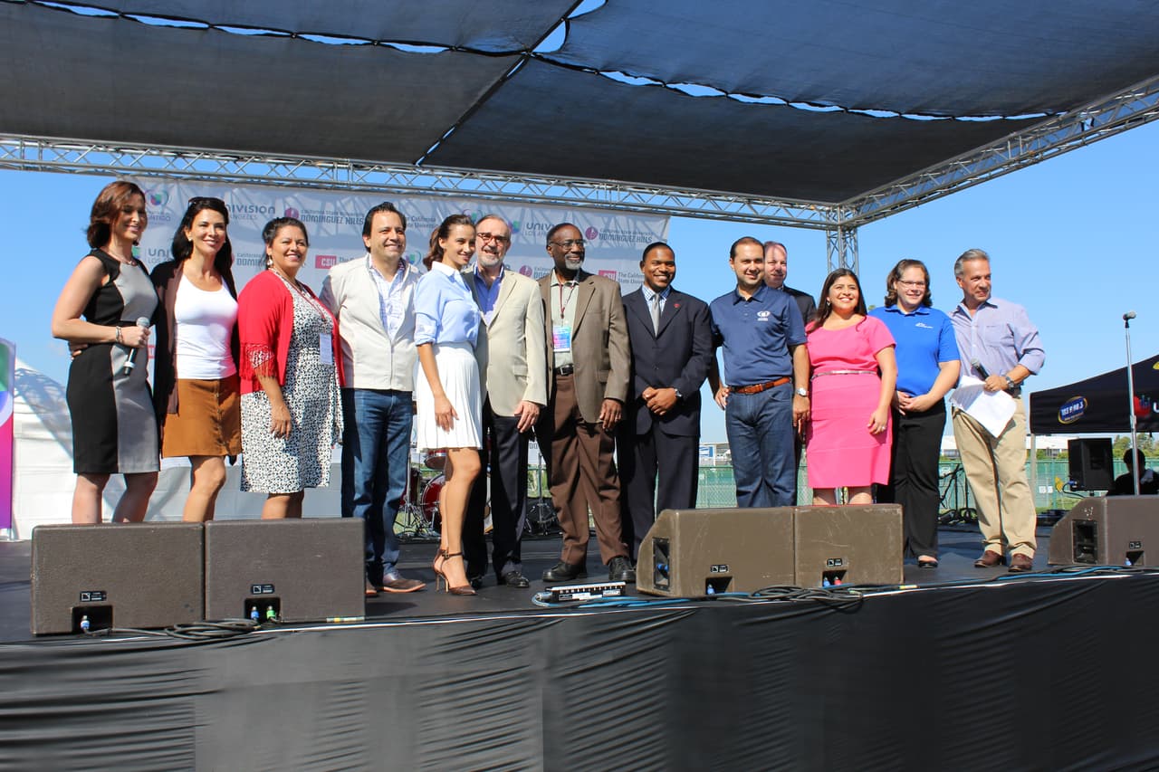 Miles se dieron cita en la séptima edición de la Feria de Educación que se festejó en Cal State Dominguez Hills. Te compartimos fotos de la concurrida celebración escolar.