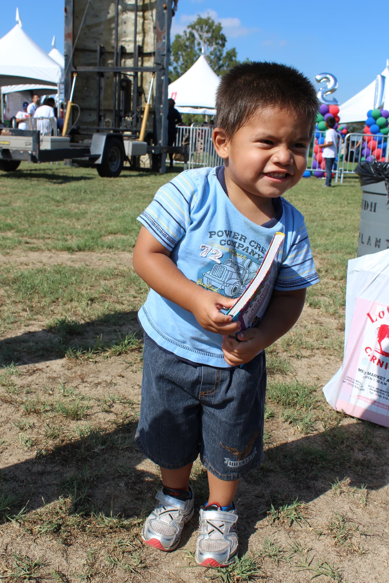 Miles se dieron cita en la séptima edición de la Feria de Educación que se festejó en Cal State Dominguez Hills. Te compartimos fotos de la concurrida celebración escolar.