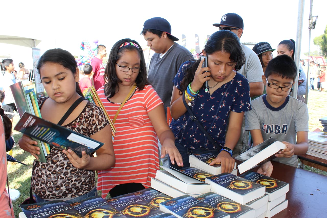 Miles se dieron cita en la séptima edición de la Feria de Educación que se festejó en Cal State Dominguez Hills. Te compartimos fotos de la concurrida celebración escolar.