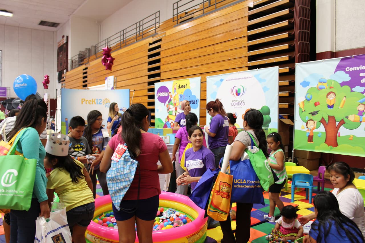 Miles se dieron cita en la séptima edición de la Feria de Educación que se festejó en Cal State Dominguez Hills. Te compartimos fotos de la concurrida celebración escolar.