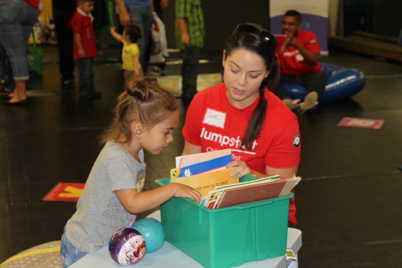 Miles se dieron cita en la séptima edición de la Feria de Educación que se festejó en Cal State Dominguez Hills. Te compartimos fotos de la concurrida celebración escolar.