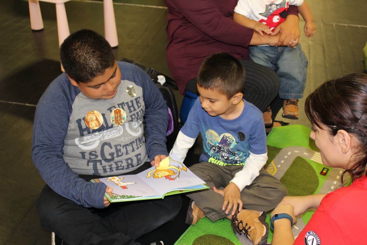 Miles se dieron cita en la séptima edición de la Feria de Educación que se festejó en Cal State Dominguez Hills. Te compartimos fotos de la concurrida celebración escolar.