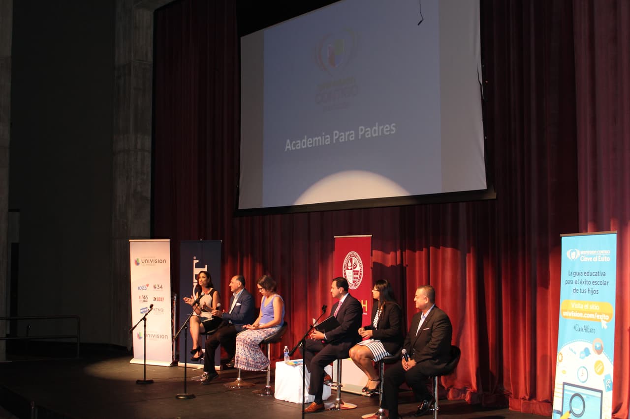 Miles se dieron cita en la séptima edición de la Feria de Educación que se festejó en Cal State Dominguez Hills. Te compartimos fotos de la concurrida celebración escolar.