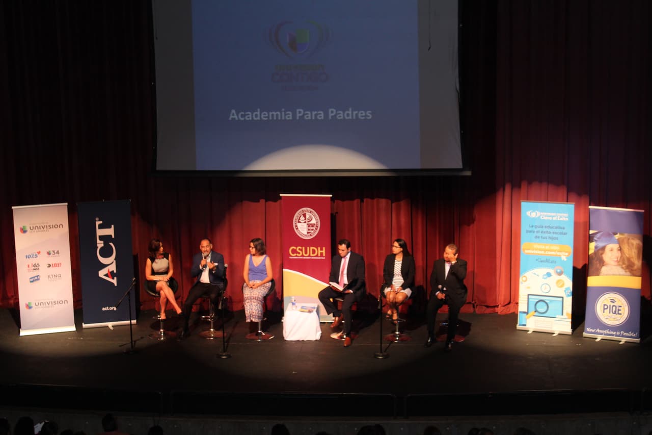 Miles se dieron cita en la séptima edición de la Feria de Educación que se festejó en Cal State Dominguez Hills. Te compartimos fotos de la concurrida celebración escolar.