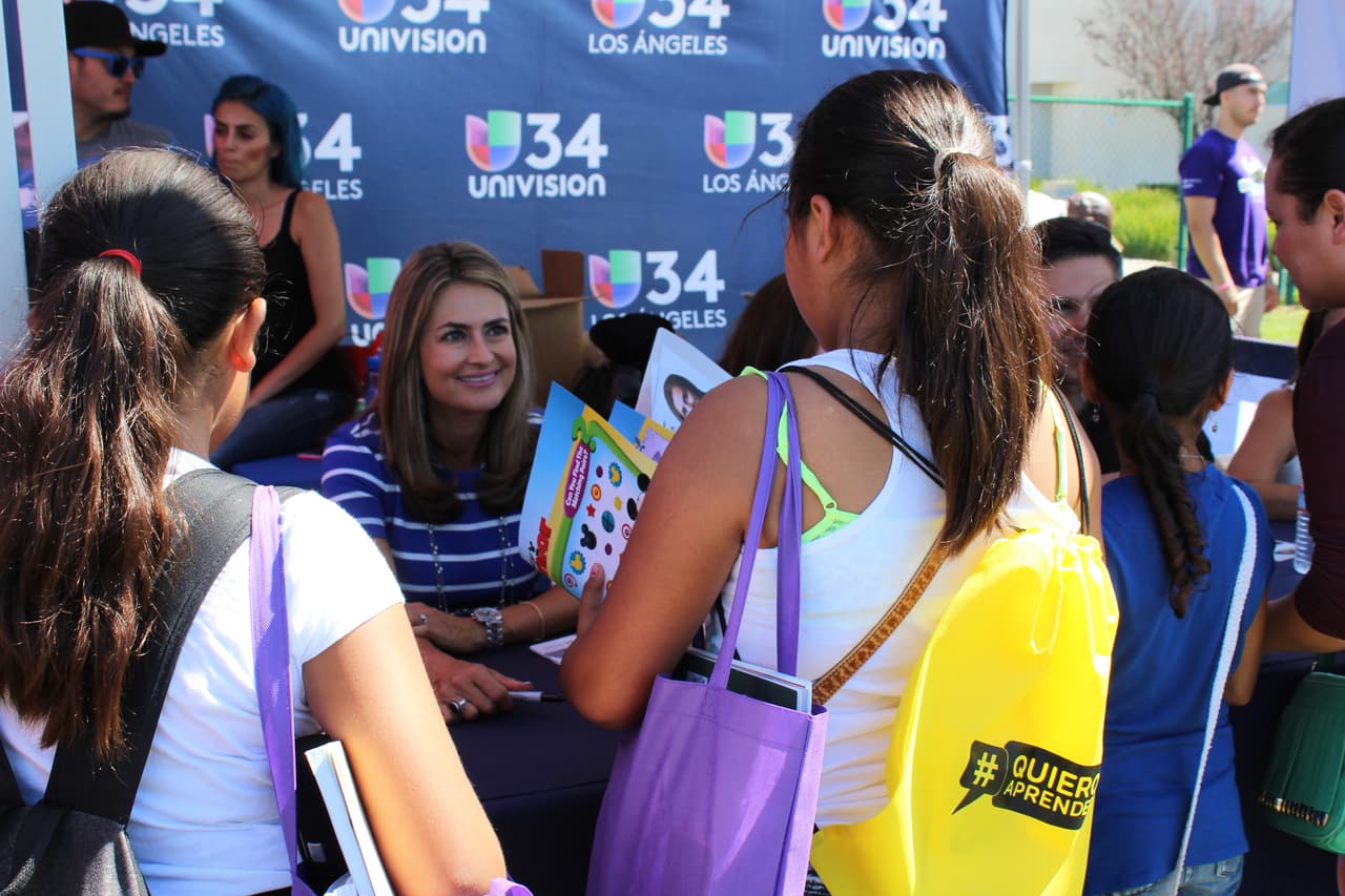 Miles se dieron cita en la séptima edición de la Feria de Educación que se festejó en Cal State Dominguez Hills. Te compartimos fotos de la concurrida celebración escolar.
