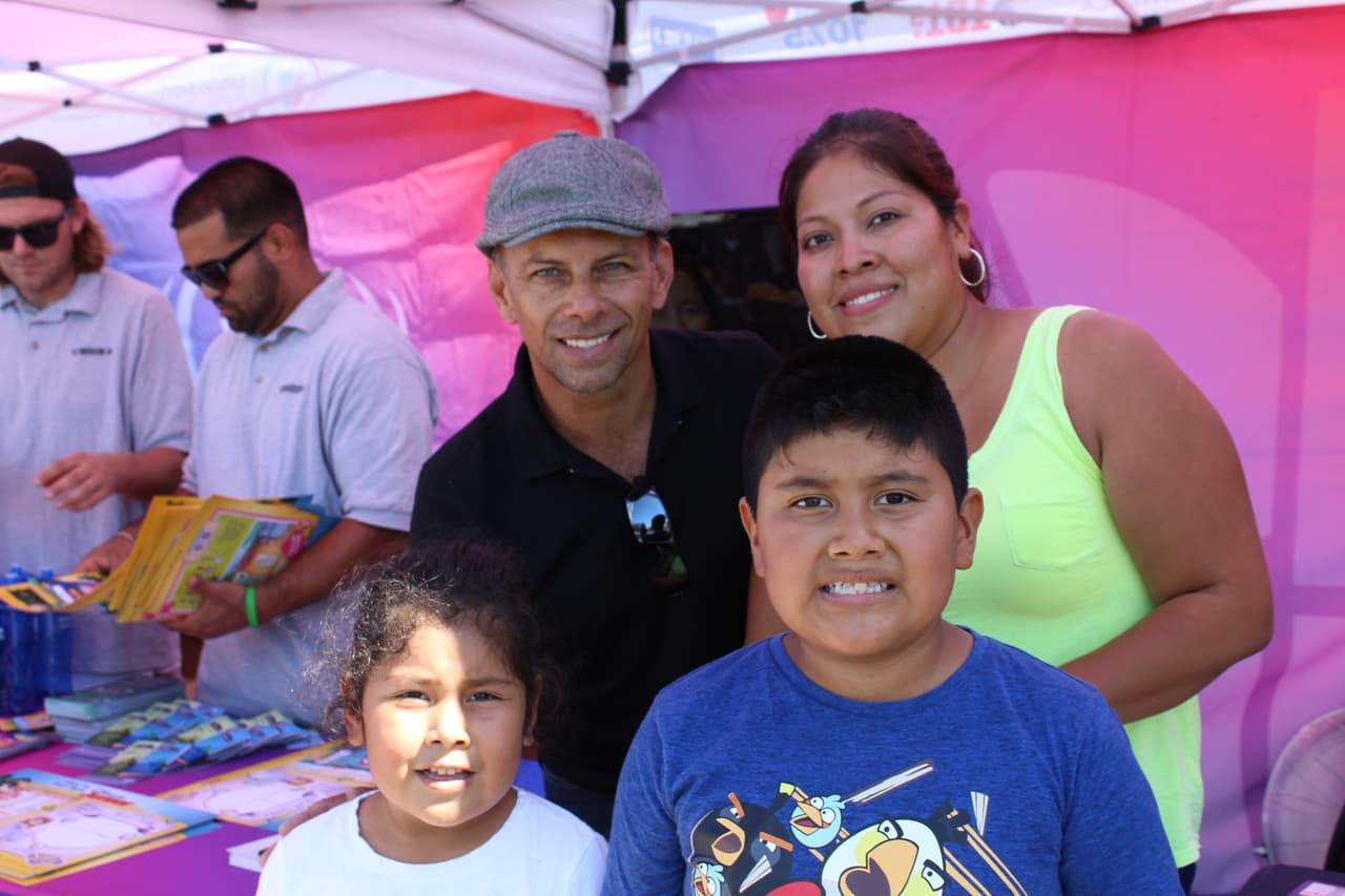Miles se dieron cita en la séptima edición de la Feria de Educación que se festejó en Cal State Dominguez Hills. Te compartimos fotos de la concurrida celebración escolar.