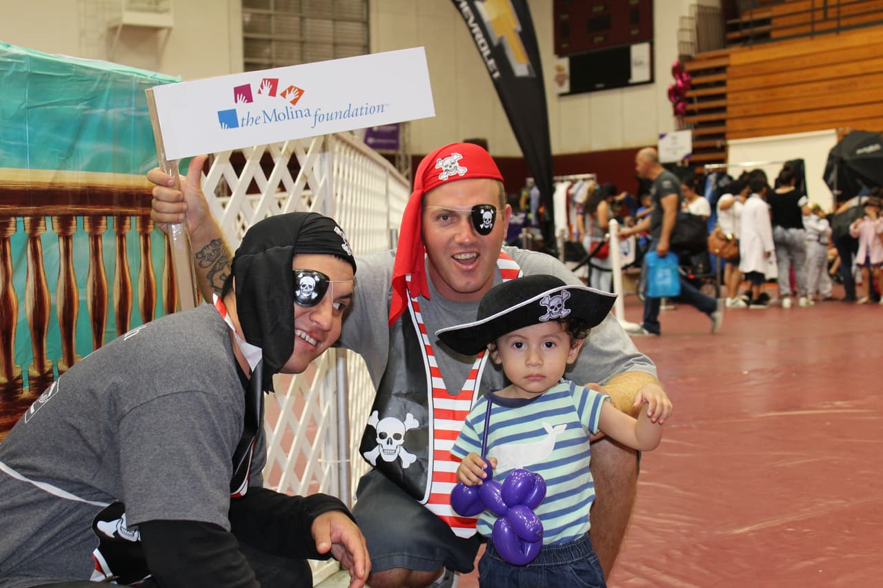 Miles se dieron cita en la séptima edición de la Feria de Educación que se festejó en Cal State Dominguez Hills. Te compartimos fotos de la concurrida celebración escolar.