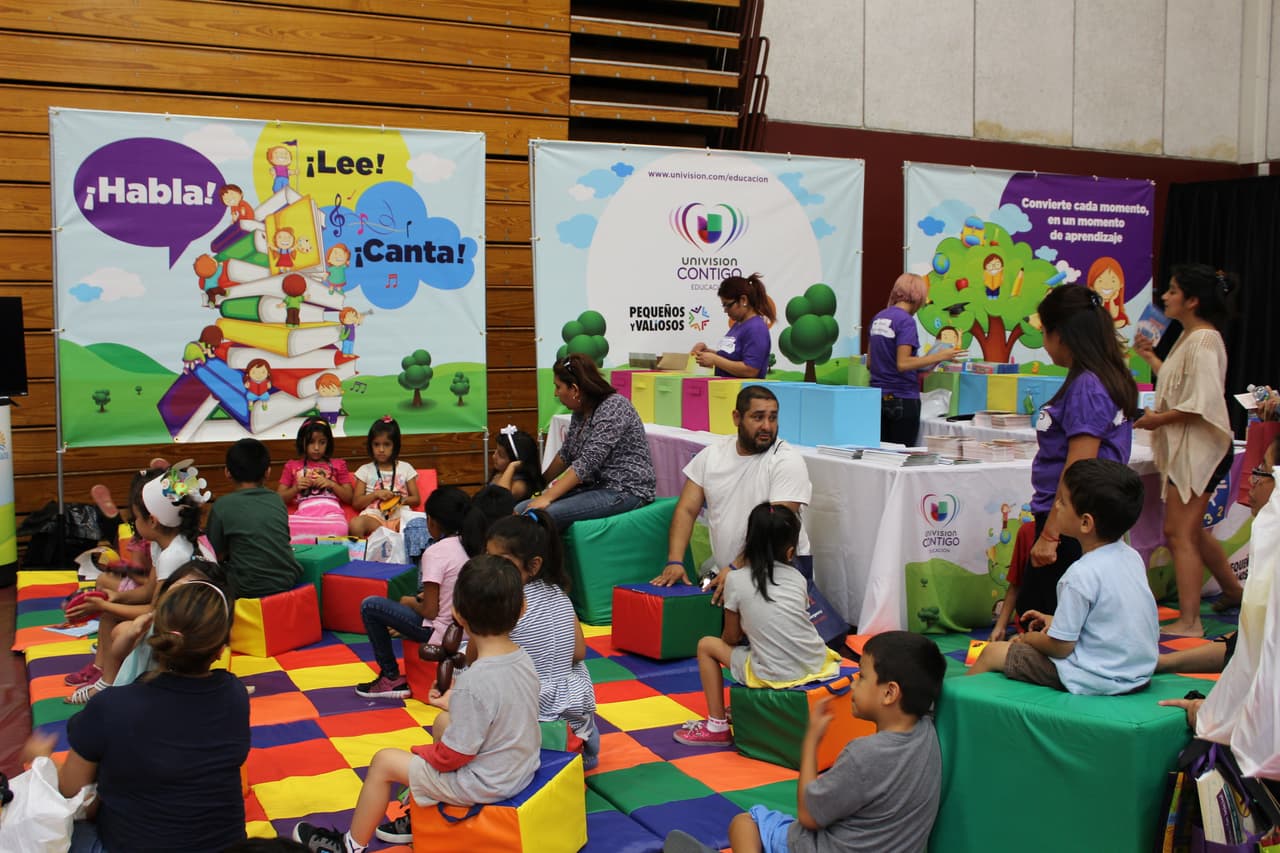 Miles se dieron cita en la séptima edición de la Feria de Educación que se festejó en Cal State Dominguez Hills. Te compartimos fotos de la concurrida celebración escolar.