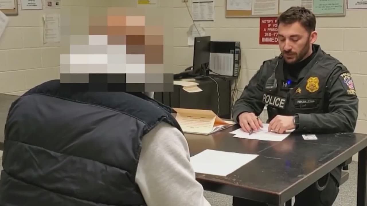 Líderes de Wheaton firman Ley de Confianza para limitar participación local en leyes de inmigración