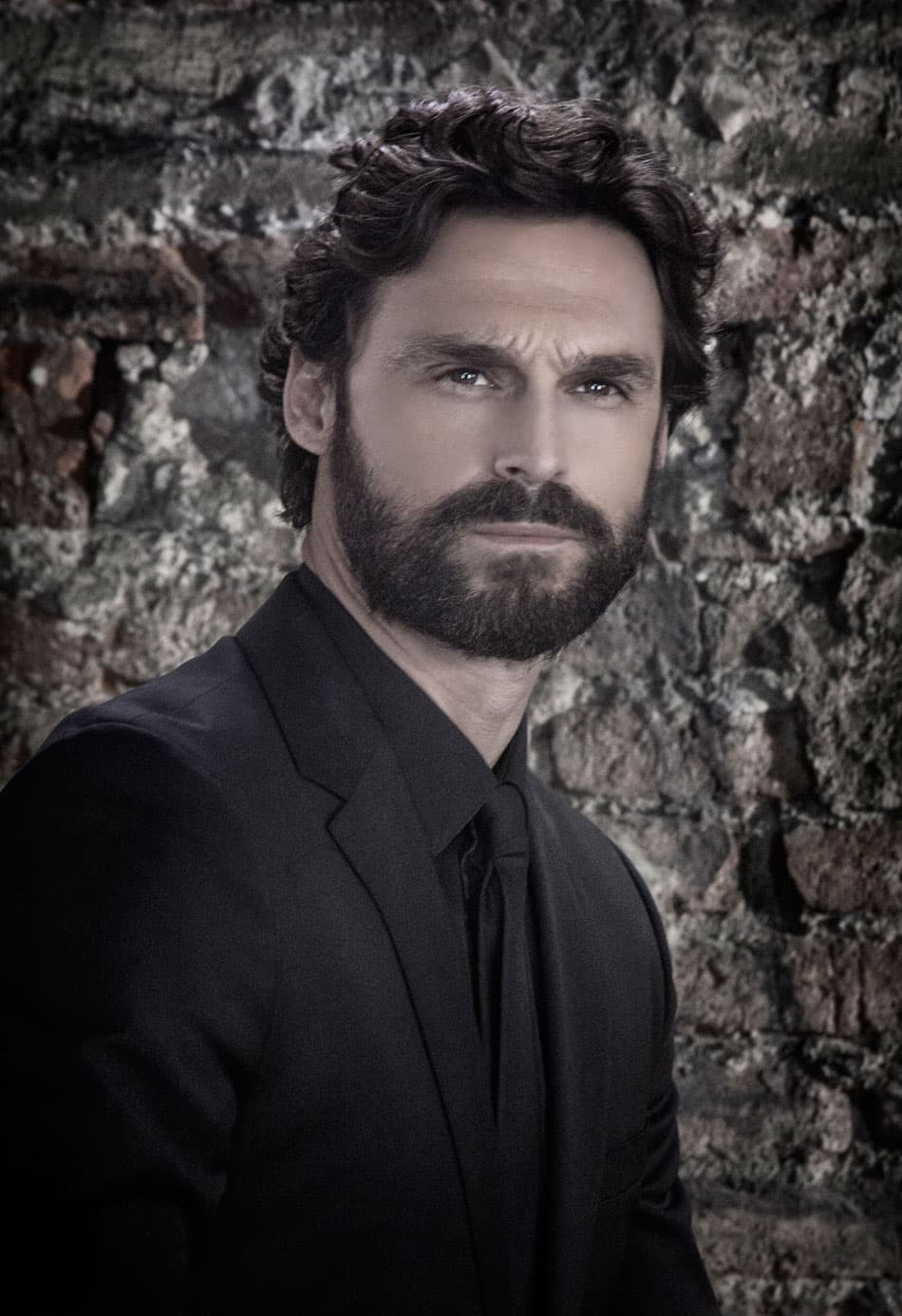 Sólo tiene un defecto: la sed de vengaza lo domina.