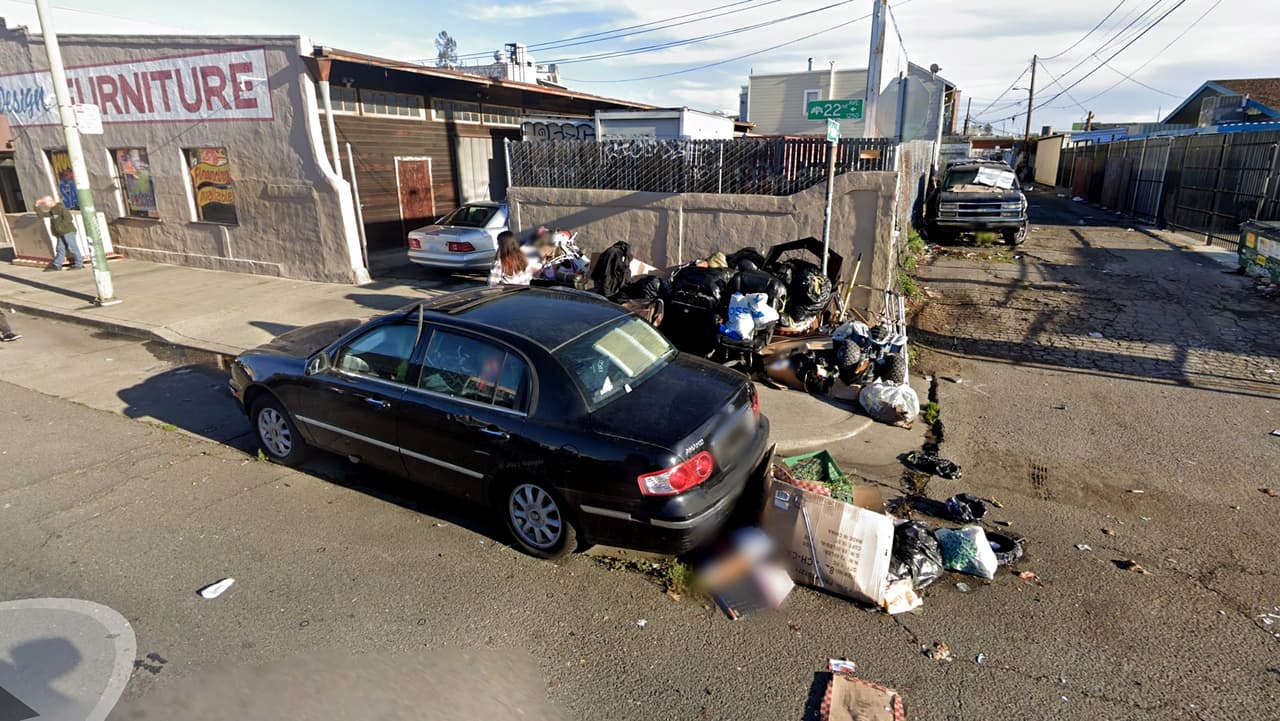 Oakland instala cámaras para tener evidencia contra personas que tiren basura en las calles