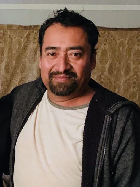 <a href="https://www.univision.com/local/san-francisco-kdtv/marciano-martinez-jimenez-jose-romero-perez-victimas-mexicanas-tiroteo-masivo-half-moon-bay">Marciano Martínez Jiménez</a>, de 50 años, fue identificado por su hermano Servando como una de las víctimas mortales. De momento se sabe que Martínez Jímenez se desempeñaba como gerente en la granja de champiñones Concord Farms, para la cual llevaba laborando alrededor de 27 años
<br>
<br>Sus familiares crearon 
<a href="https://www.gofundme.com/f/5qqwra-funeral-memorial-and-other-expenses?qid=78b0f489f1cf4b471c98caf8bf513e38" target="_blank">esta página de GoFundMe</a> para recaudar fondos que les ayuden a solventar los gastos del entierro.