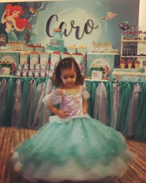 Como parte de la temática, la princesita de Jacky también eligió un lindo dress acorde a su propia fiesta.