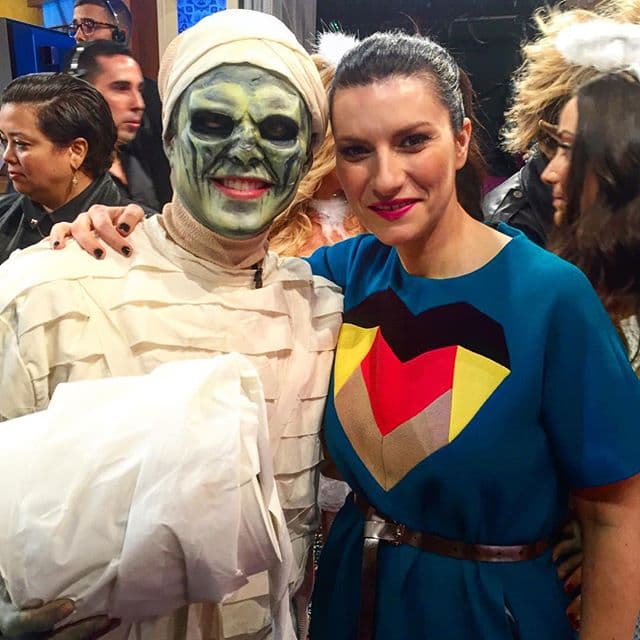 Nuestro enmomiado Alejandro con Laura Pausini. (30 de octubre)