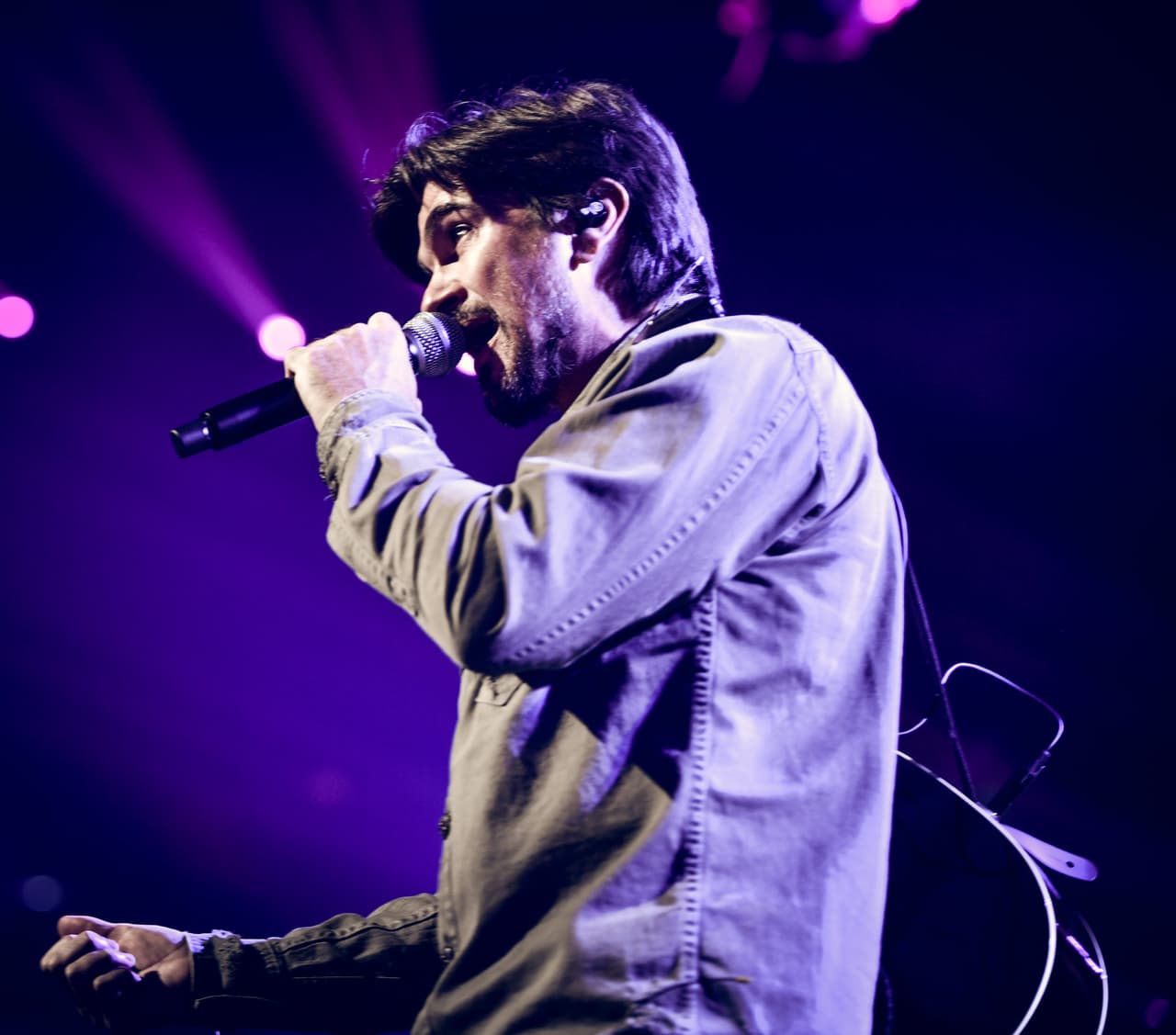 "Quería hacer algo representativo de mi Tierra. Le debo mucho a Colombia, pero también sé que 
<b>es un homenaje a todos los latinos que se sienten identificados con estos alegres ritmos",</b> dijo en exclusiva a Univision.