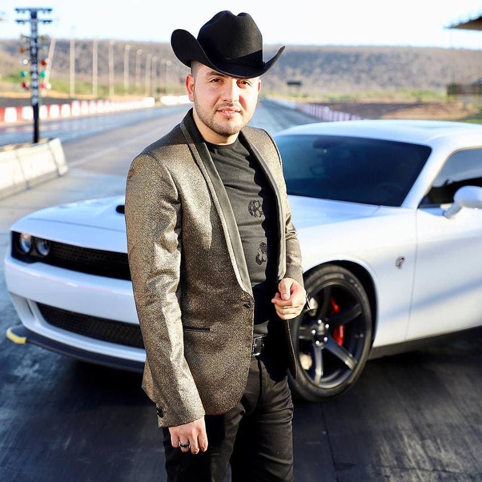 'Jorgito', como era llamado cariñosamente en el medio, también era un apasionado de los autos deportivos. Los dos cantantes nunca imaginaron que arriba de un auto encontrarían la muerte.