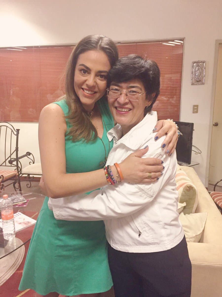 <b>Adriana</b> estuvo desaparecida de los medios desde ese entonces, pero siguió buscando oportunidades para regresar a la televisión, pero algo sucedía que no podía retomar su carrera artística, haciendo esporádicos papeles en '
<b>Como dice el dicho</b>', aunque hace poco 
<b>Carla Estrada </b>la llamó para participar en la bioserie de 
<b>Silvia Pinal</b>.