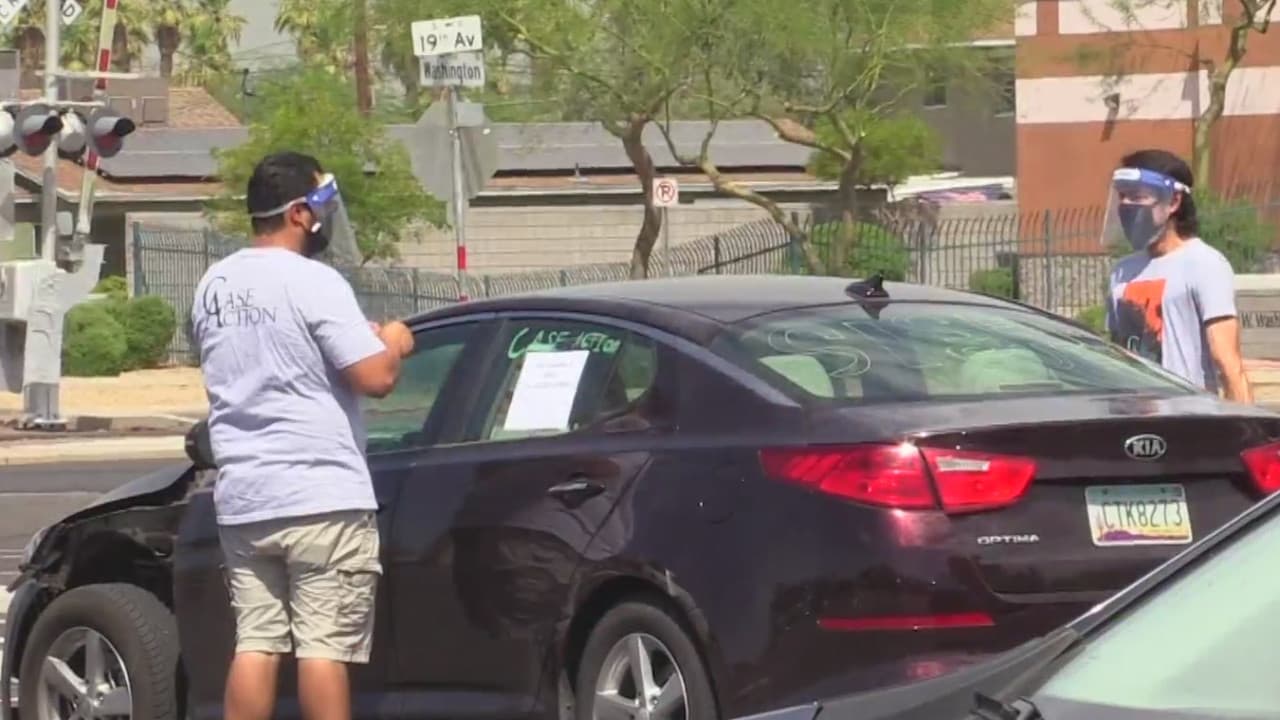 Organizaciones proinmigrantes se unen a caravana en Phoenix para promover el voto hispano