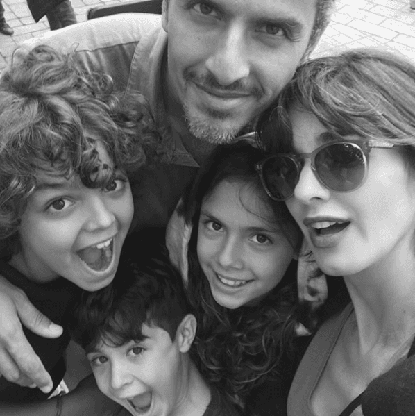 Vega está casada con Orson Salazar y son padres de tres hijos: Orson (12 años), Ava (10) y León (9).