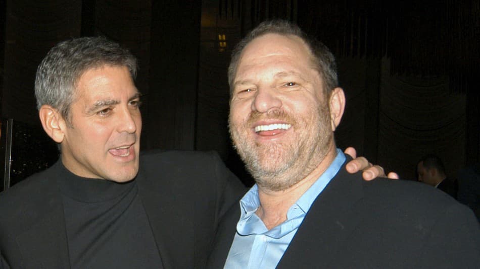 George Clooney siempre tuvo una relación amable y amistosa con Weinstein; colaboraron en algunas cintas y aparecían en algunas de las mejores fiestas de Hollywood. Cuando estalló el escándalo, Clooney también resultó afectado por el escándalo. Su más reciente filme como director, 'Suburbicon', protagonizada por Matt Damon, era una producción de The Weinstein Company, y entre las acusaciones de que Clooney sabía de su conducta y lo encubrió, dio como resultado que la cinta tuviera un estrepitoso fracaso de crítica y taquilla.