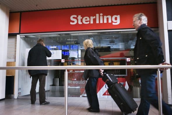 Octubre de 2008- La segunda aerolínea danesa con 50 años de historia y controlada por empresarios islandeses: Sterling Airways, se declaró en quiebra técnica por el colapso financiero de Islandia.