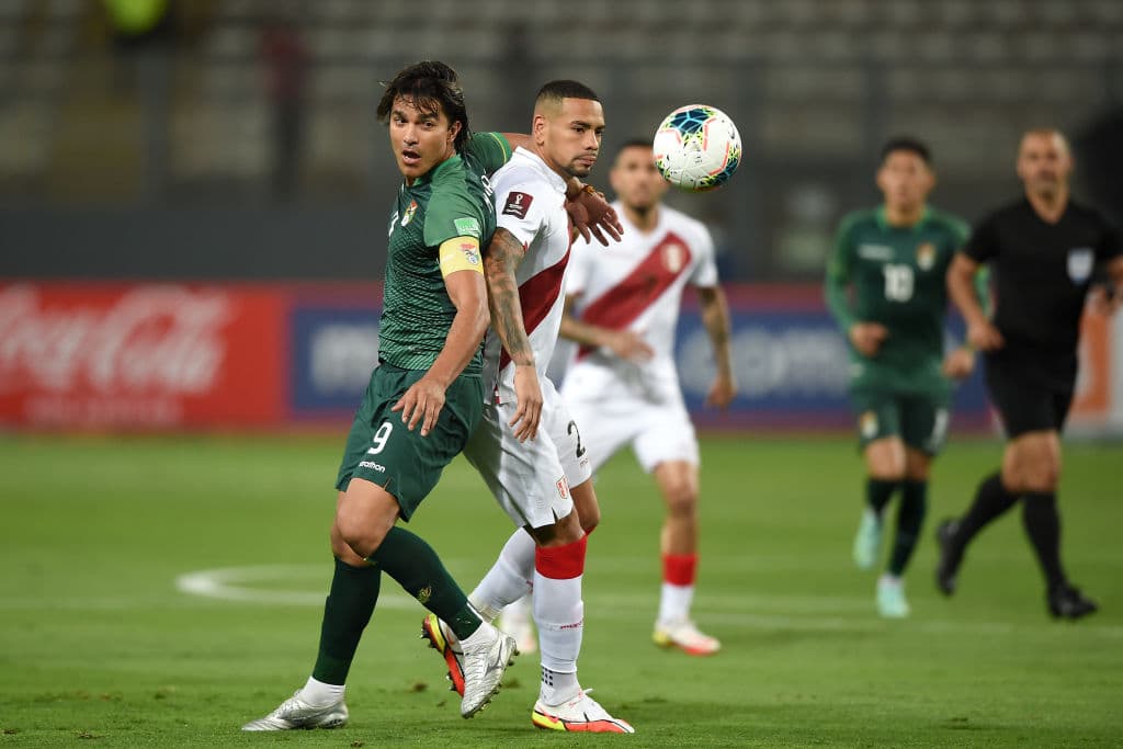 Perú asegura tres puntos tras golear 3-0 a en casa a Bolivia.