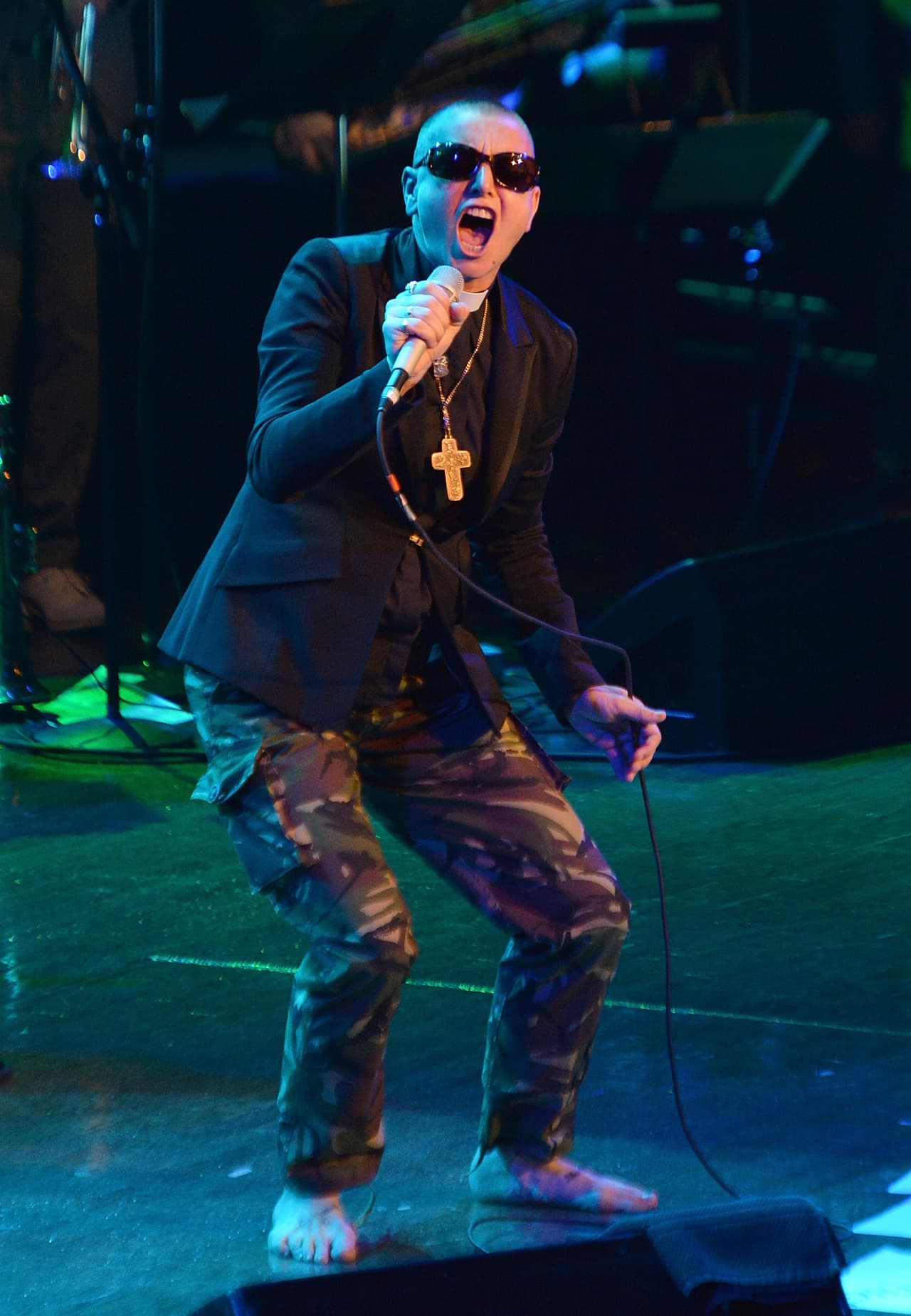 En aquella ocasión dijo: “No voy a subir al escenario después del himno nacional de un país que impone la censura sobre los artistas. Es hipócrita y racista”.