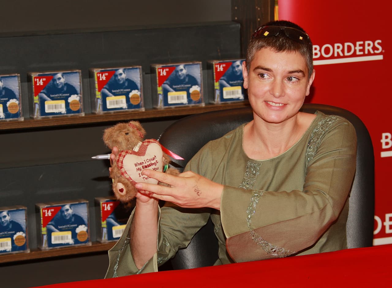 En ese entonces
<a href="https://edition.cnn.com/2017/08/01/health/gallery/famous-people-with-fibromyalgia/index.html" target="_blank">aseguró</a> que se debía a que constantemente se sentía cansada por la fibromialgia, así como otras necesidades familiares.