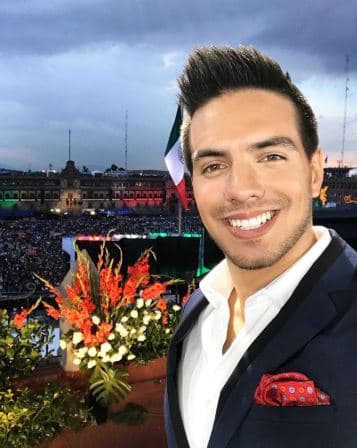 "¡Feliz día de la Independencia! [...] ¡Amo a mi país y lo extraño con locura! ¡Viva México! (Todo con medida, no terminen como #Ladies y #Lords por el amor de Jesús)", escribió Vadhir Derbez junto a esta instantánea.
