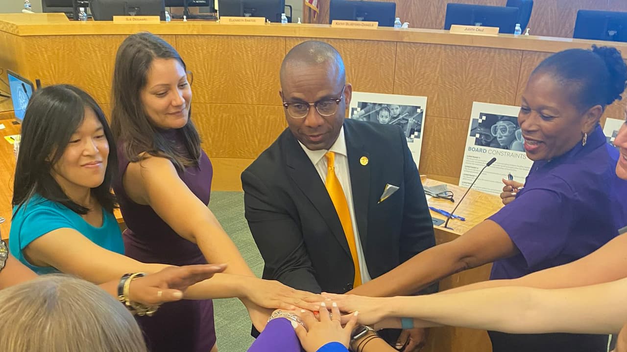 Aprueban por unanimidad a Millard House II como nuevo superintendente de Houston ISD