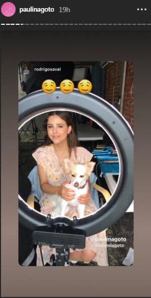 Además, compartió una publicación hecha por su novio en la que se puede ver que, con emojis, le demuestra su amor.