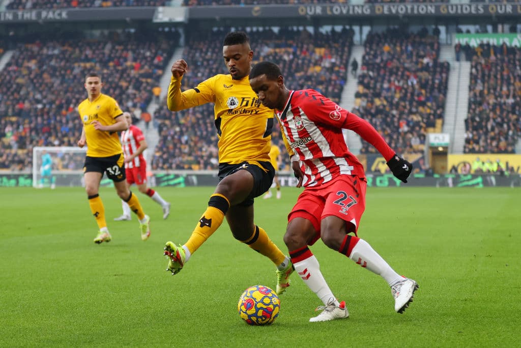 Con goles de Raúl Alosno Jiménez (37'), Conor Coady (59') y Adama Traoré (90+1'), el Wolverhampton le pega 3-1 al Southampton y consiguen tres importantes puntos.