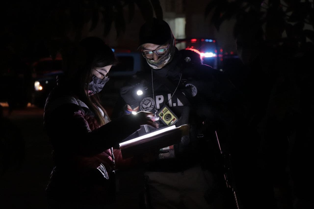 Peritos de la Fiscalía General de Justicia del estado de Querétaro analizan indicios en la búsqueda de la niña Victoria Guadalupe, desaparecida el 6 de abril de 2022 en el municipio de El Marqués.