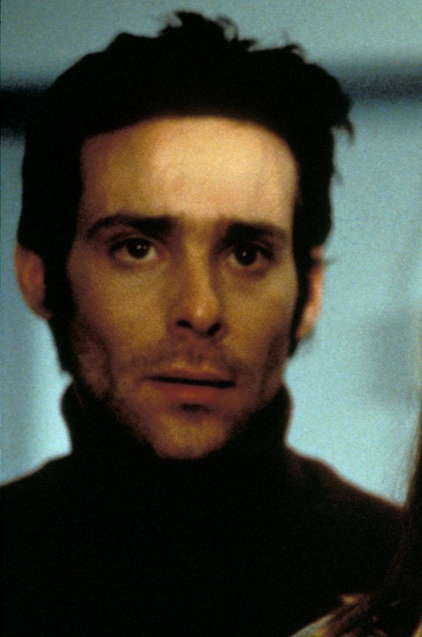 <b>James Callis</b>
<br>Dio vida a Tom, el amigo gay de Bridget Jones. Junto con Shazza y Jude siempre se mostraban atentos al escuchar los problemas de la reportera.