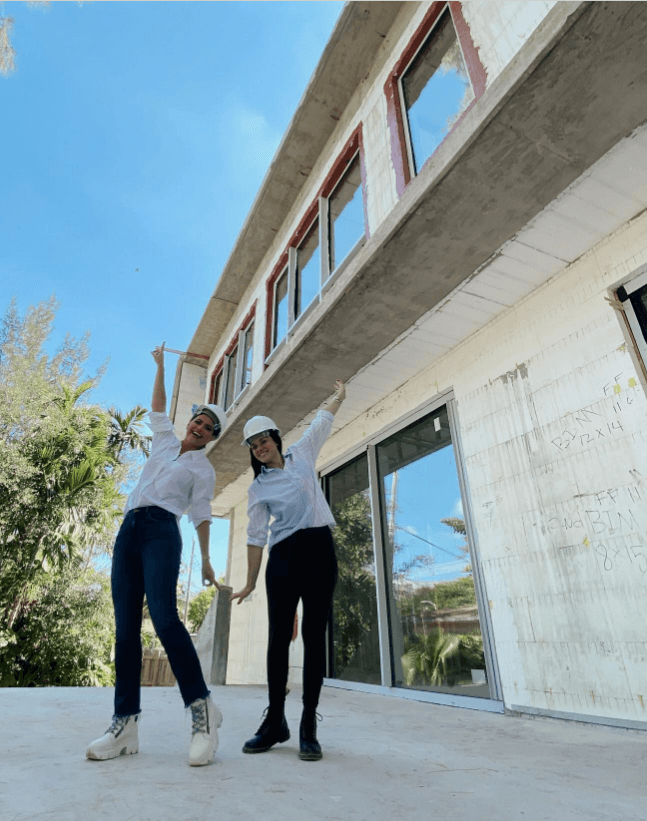 En octubre de 2022 también dio a conocer su incursión en el mundo de los bienes inmuebles y diseño de interiores con una empresa constructora.